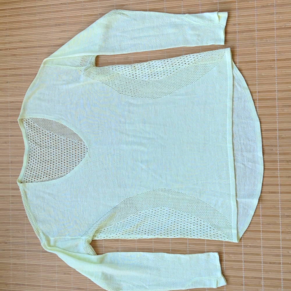 Lululemon light yellow/green linen blend top, size L